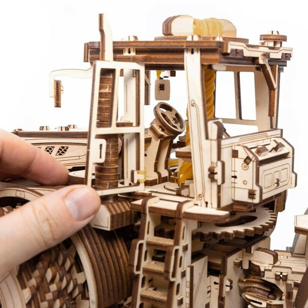 Сборная деревянная модель «Трактор Кировец К-7М» (EWA)