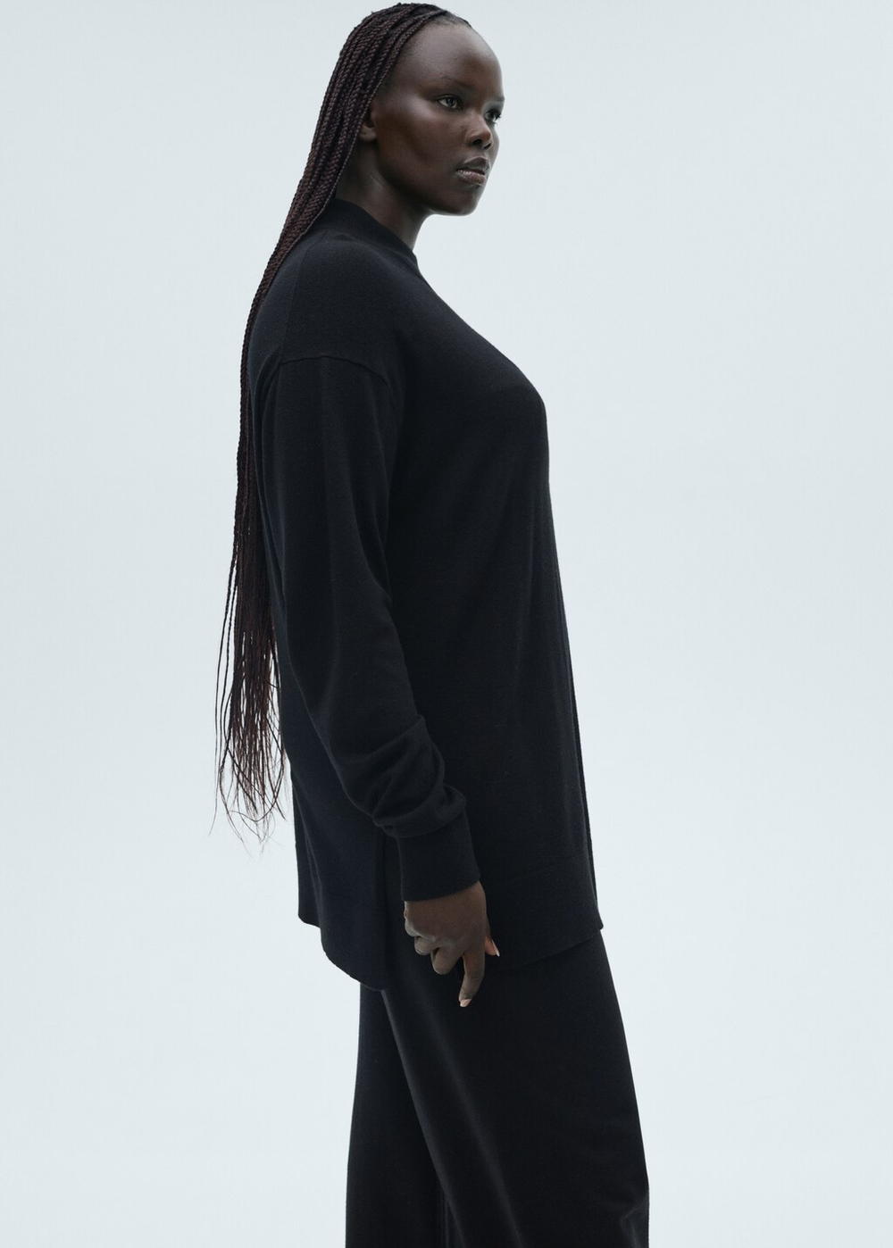 Брюки из тонкого трикотажа с широкими штанинами