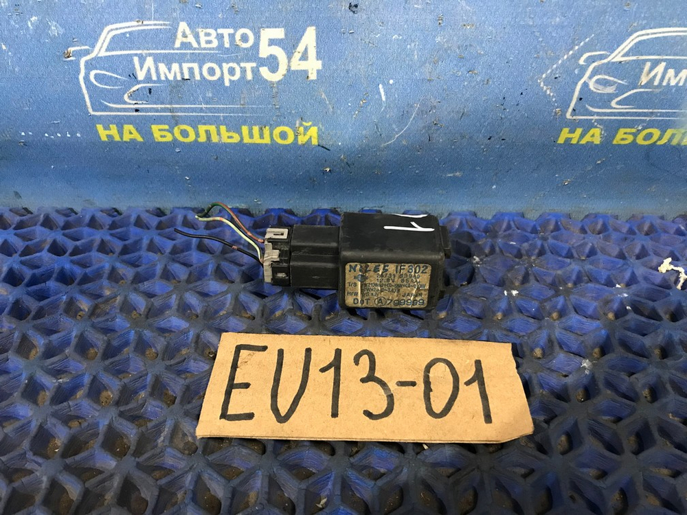 Реле поворотов NISSAN BLUEBIRD 1993