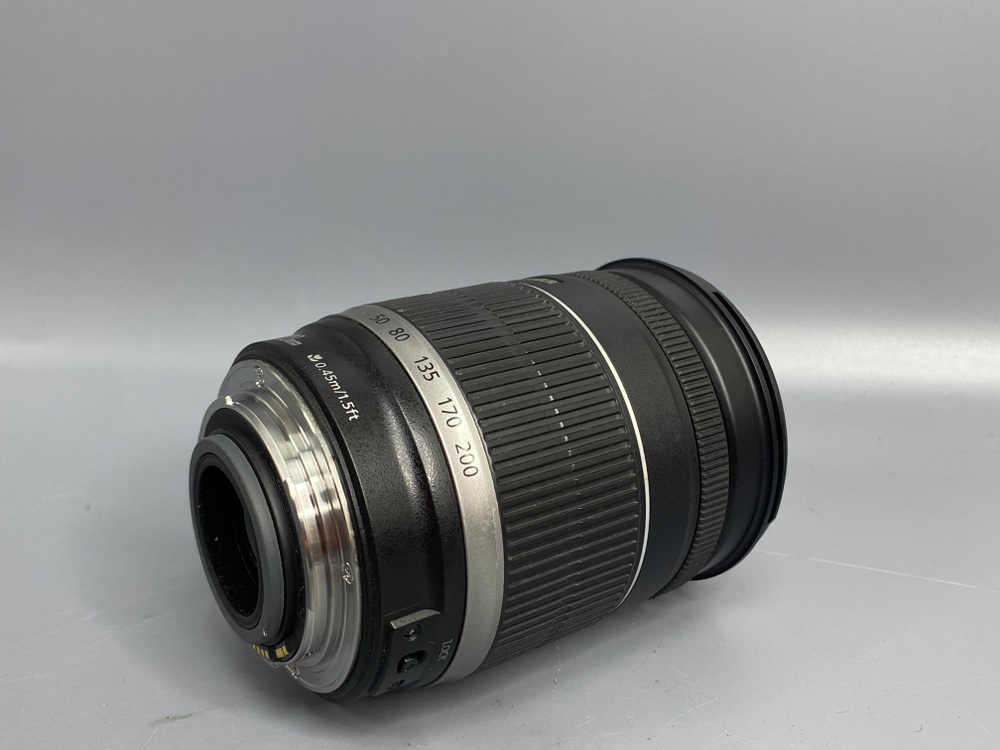 Canon EF-S 18-200mm 3.5-5.6 IS