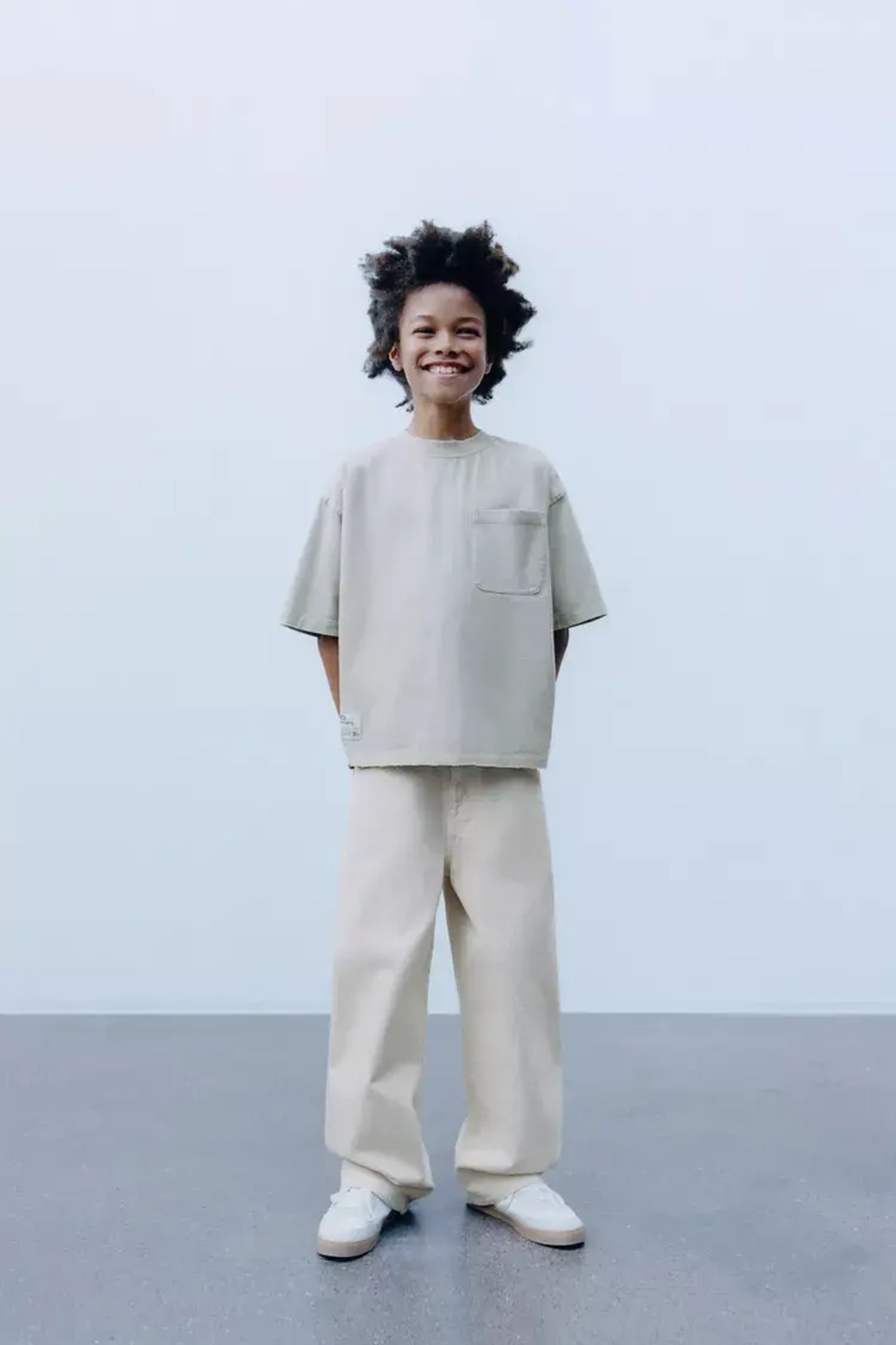 ZARA ФУТБОЛКА С КАРМАНОМ И ЭФФЕКТОМ ПОТЕРТОСТИ, ЖЕМЧУЖНО-СЕРЫЙ