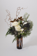 купить роскошный зимний букет с белыми цветами