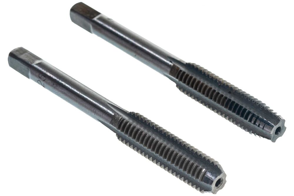 Метчики метрические,легированная сталь набор 2 шт М8х1,25мм