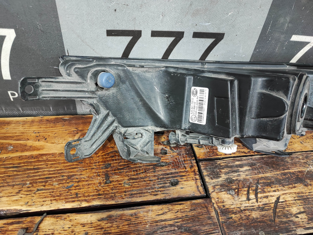 ПТФ передняя правая Skoda Rapid 1 17-20 Б/У Оригинал 5JA941700D