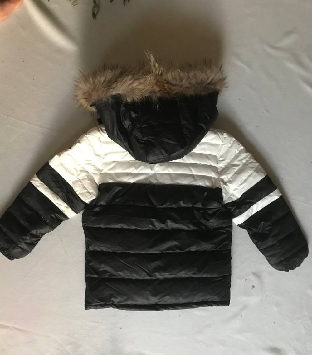 Стильный пуховик Moncler