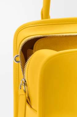 Loewe Маленькая сумка Amazona 180 из мягкой телячьей кожи, желтый