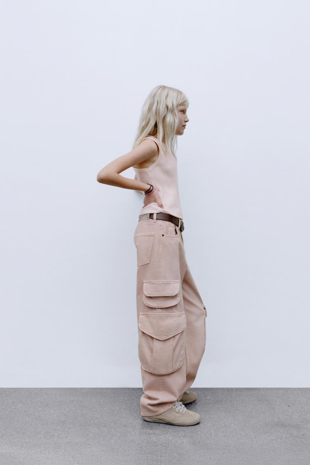 ZARA ДЖИНСЫ КАРГО С КАРМАНАМИ, РОЗОВЫЙ