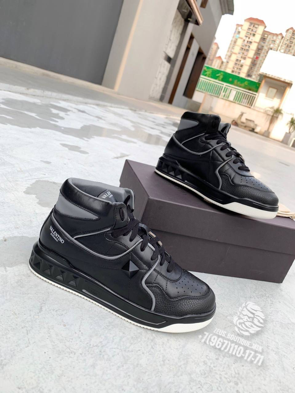 Кроссовки Valentino