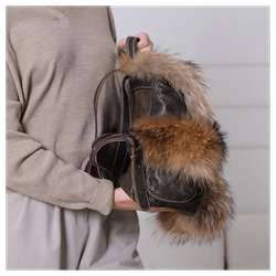 Меховой рюкзак «Пушистый из енота»