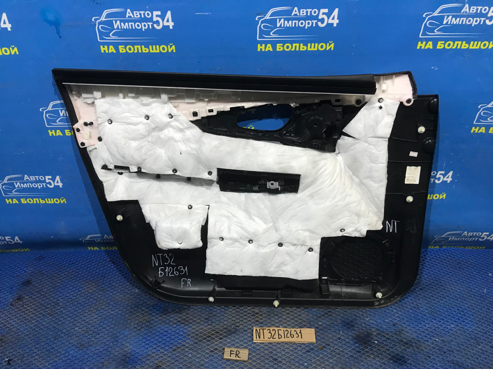 Обшивка двери NISSAN X-TRAIL 2013-2017