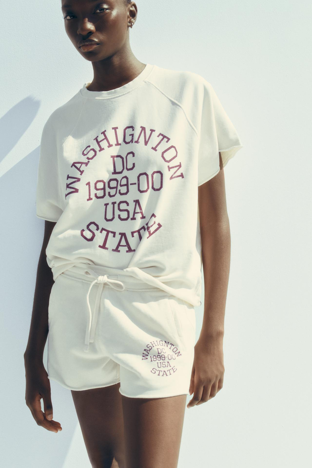 ZARA ТОЛСТОВКА ИЗ МЯГКОЙ ТКАНИ С ЭФФЕКТОМ ПОТЕРТОСТИ И НАДПИСЬЮ, ЭКРЮ