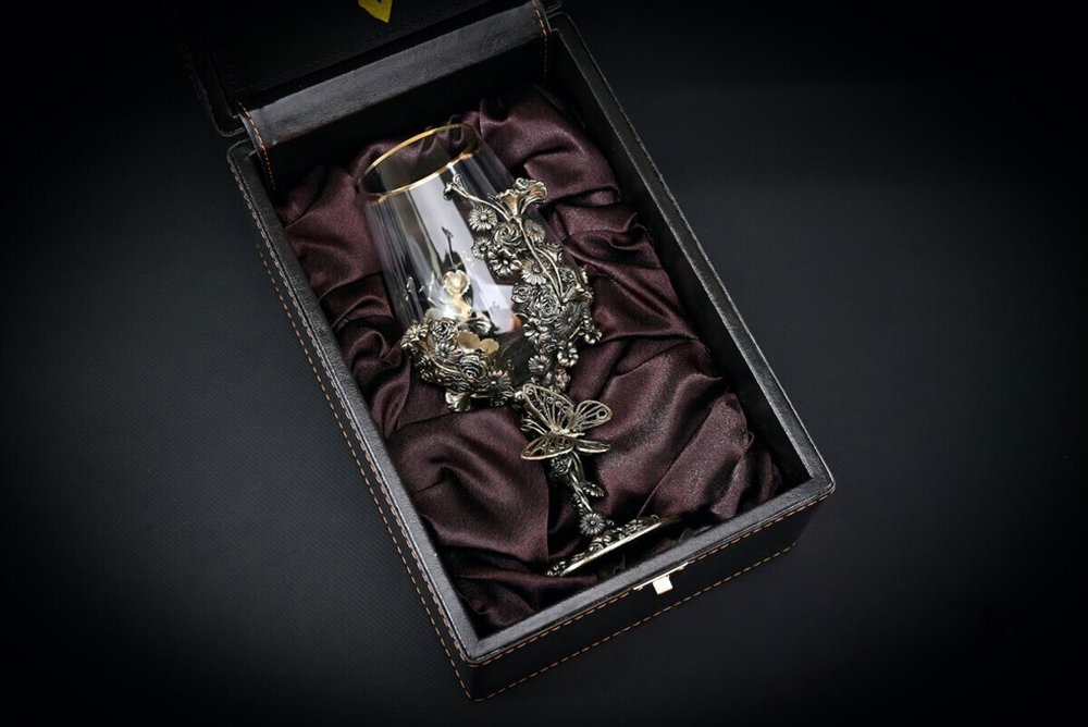 Бокал для вина "Цветочная фантазия" в подарочном футляре с художественным оформлением