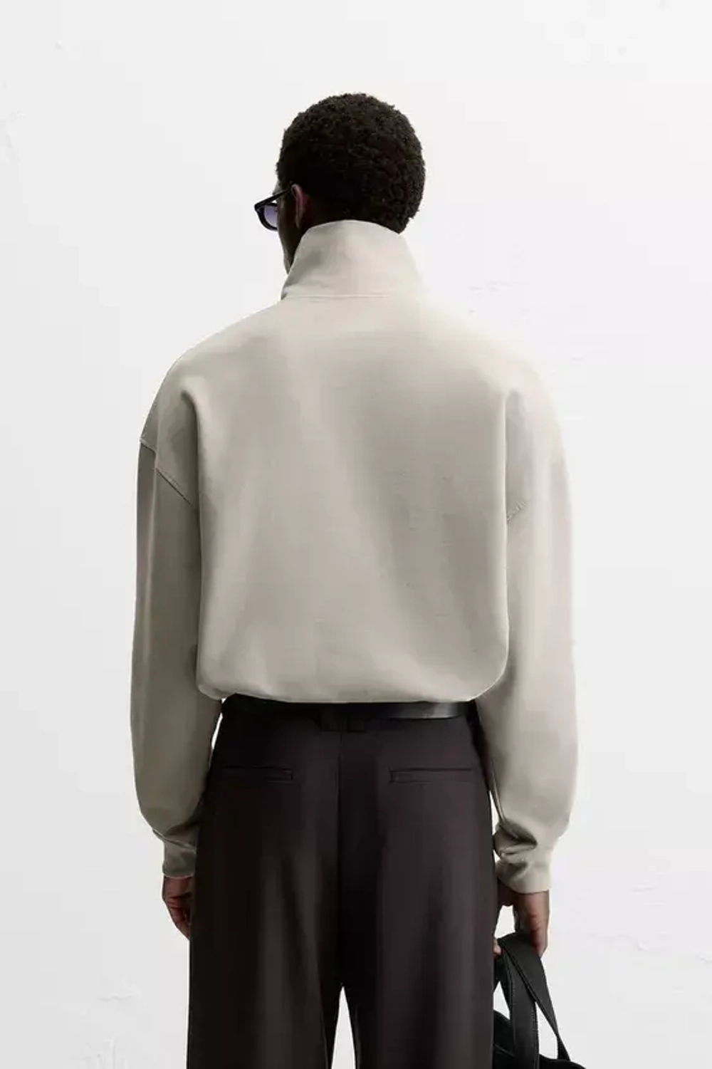 ZARA ТОЛСТОВКА КОМФОРТНОЙ ПОСАДКИ ИЗ ВЫСОКОТЕХНОЛОГИЧНОЙ ТКАНИ, СЕРЫЙ