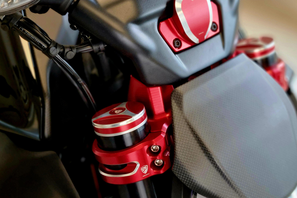 PST20 CNC RACING TRIPLE CLAMPS TOP YOKE (DVL V4)