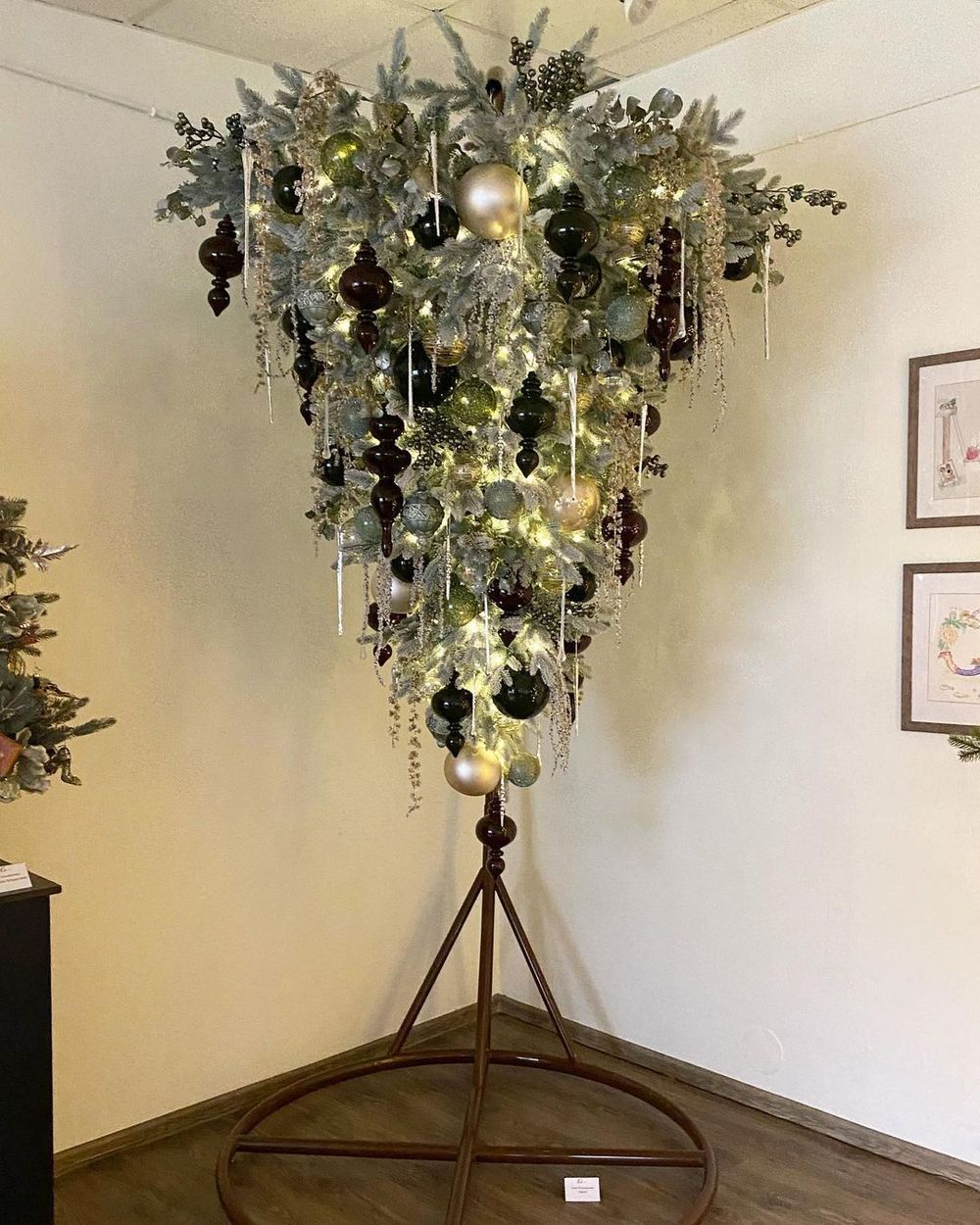 Ель подвесная потолочная «Люстра» с встроенной гирляндой