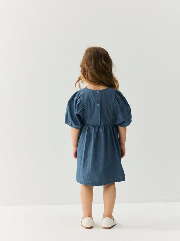 Платье с объемным рукавом 