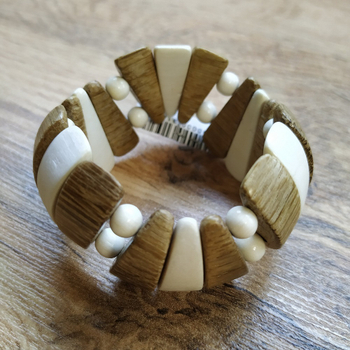 Браслет Волна через 2 шарика, дерево, цвет молочный, бежевый, ширина 28 см