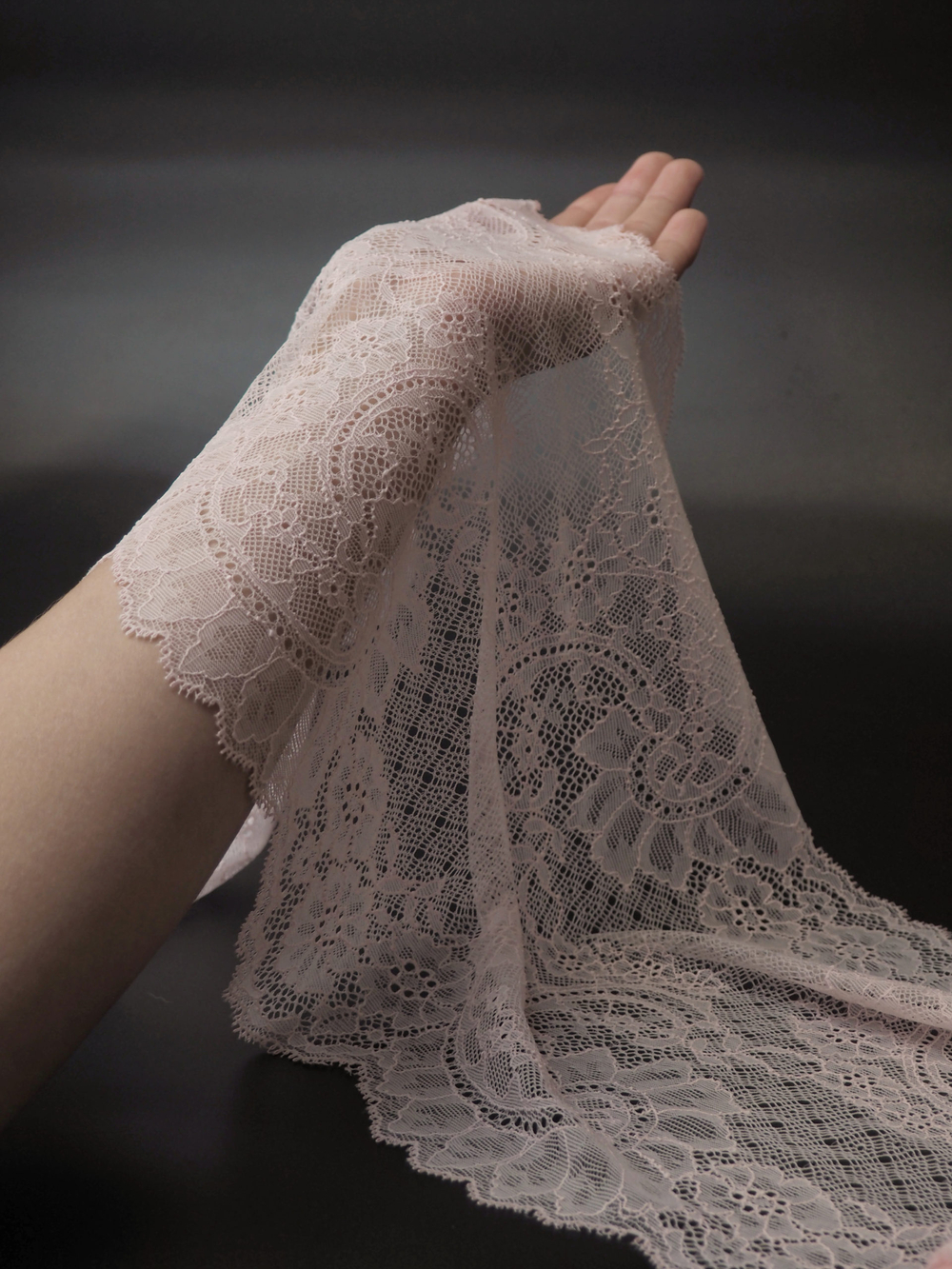 Кружево шантильи эластичное нежно-розовое ширина 21 см