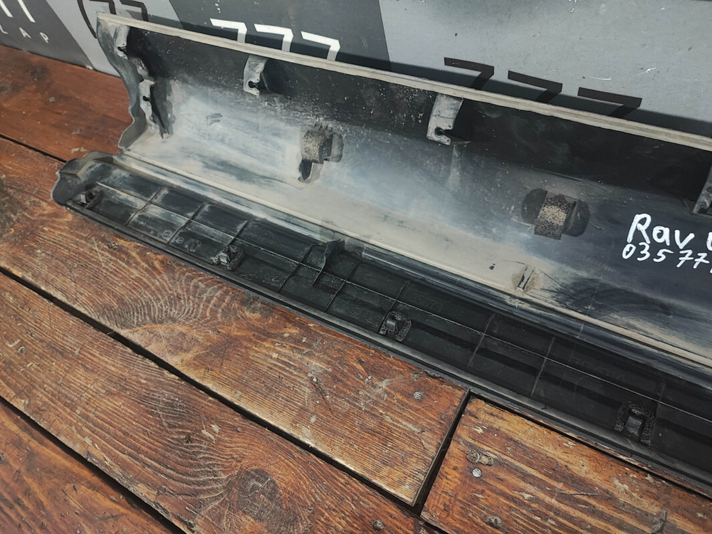 Накладка двери передней правой Toyota RAV4 IV (XA40) 15-19 Б/У Оригинал 7507342021