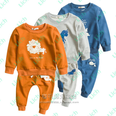 Костюм однотонный из толстовки и брюк с принтами животных