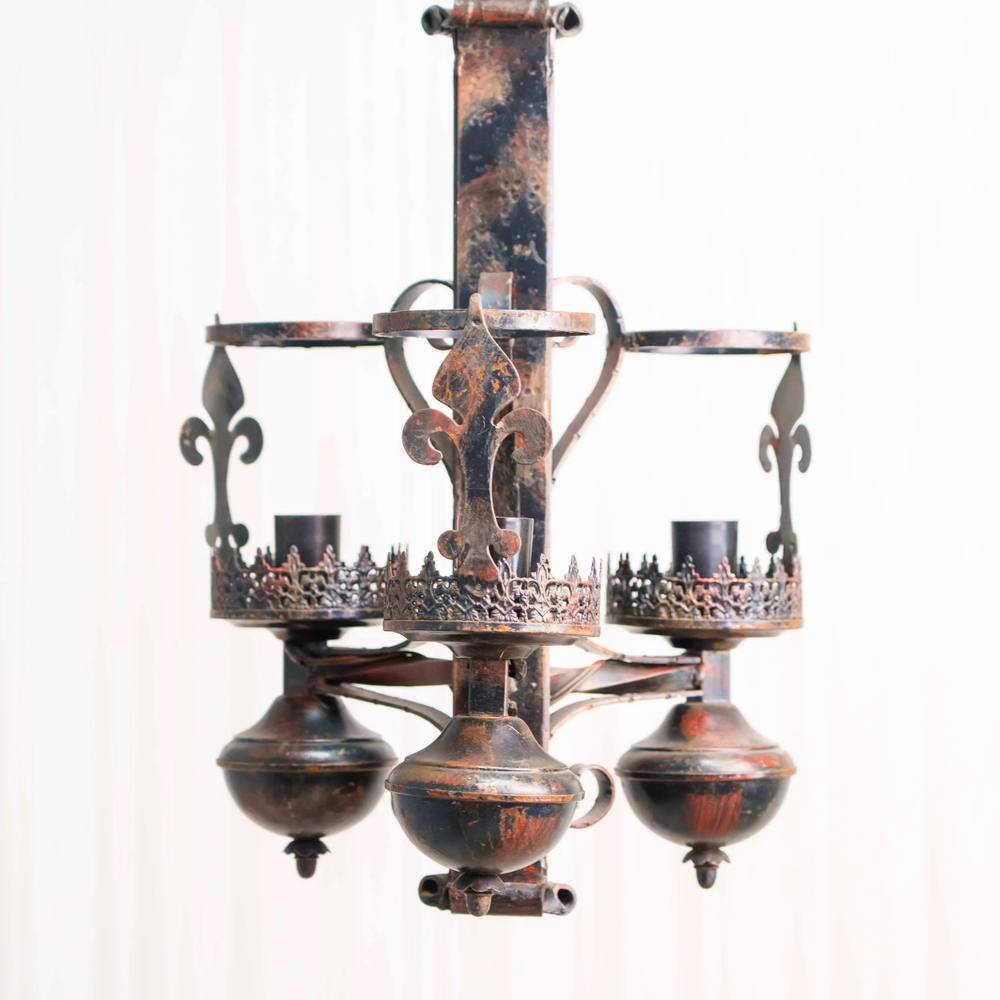 Эффектная винтажная потолочная люстра