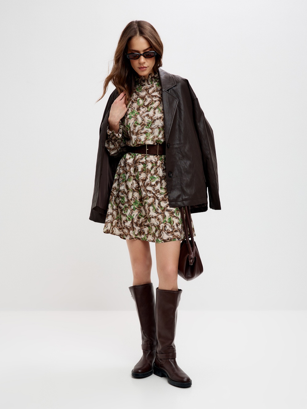 Платье мини с воротником стойкой