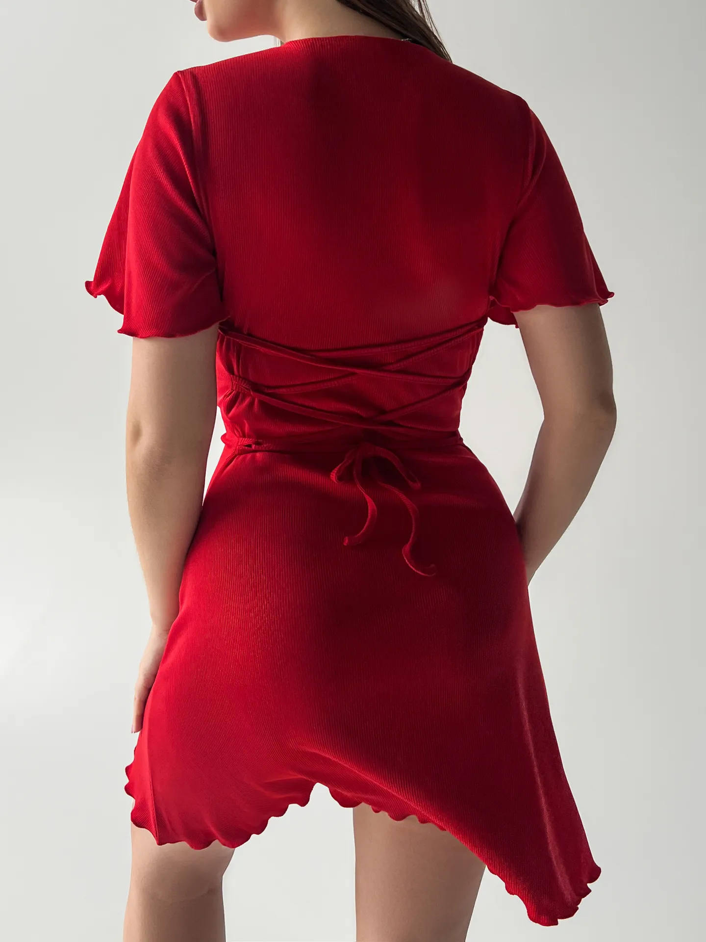 Платье Perfecto однотонное короткое со шнуровкой на спине