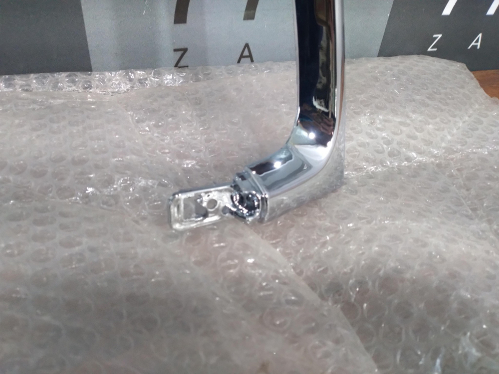 Молдинг решетки радиатора Mitsubishi Outlander 2 (XL) 09-13 Новое  6400C902