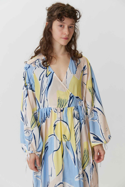 Платье на запах с широкими рукавами длины макси с птицами