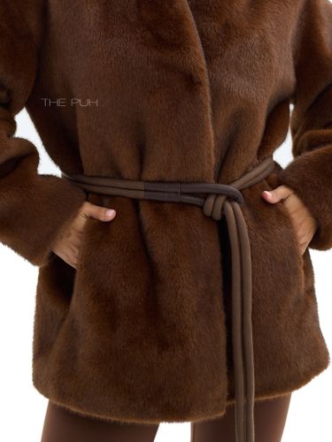 Коричневая шуба из эко-меха с поясом