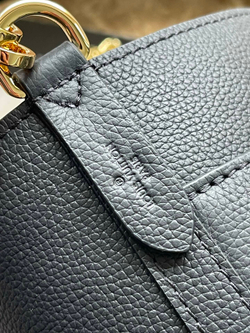 Louis Vuitton Lock and Walk