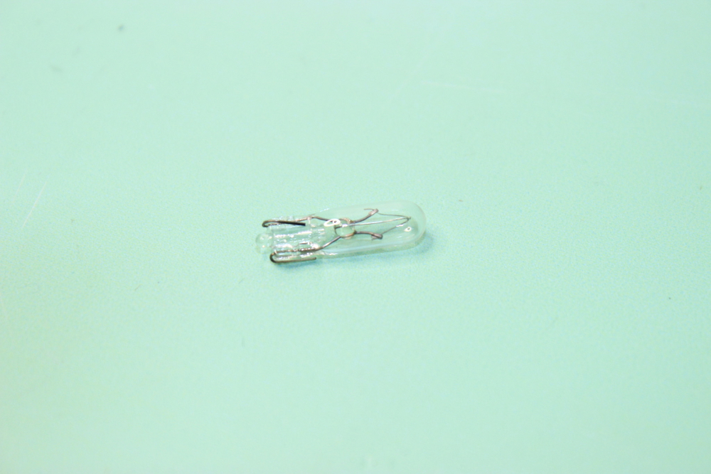 Лампа 24V W1.2W W2x4,6d панель приборов, без цоколя