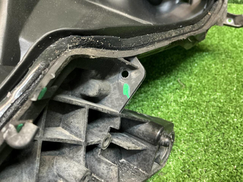 Стекло и корпус фары Toyota Camry xv70 (2017-2021)