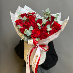 Композиция "Карат BOX"(красная роза в шляпной коробке )