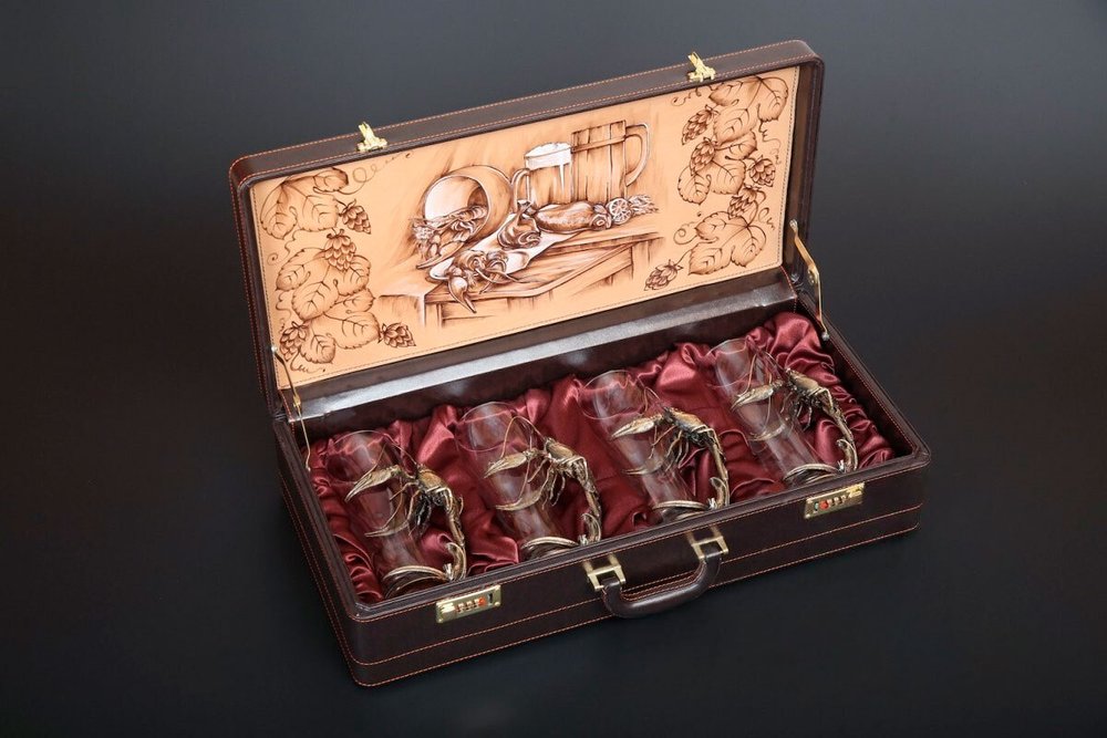 Набор бокалов для пива "Рак" 4 шт. в подарочном кейсе с художественным оформлением