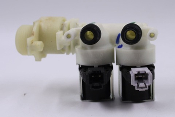 Электромагнитный заливной клапан 33390056 стиральной машины Hotpoint Ariston