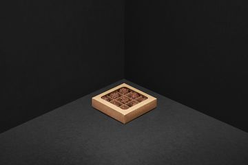 Упаковка с окном для 9 шоколадных конфет