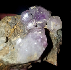 Сросток кристаллов аметиста (Карабаш) асс.