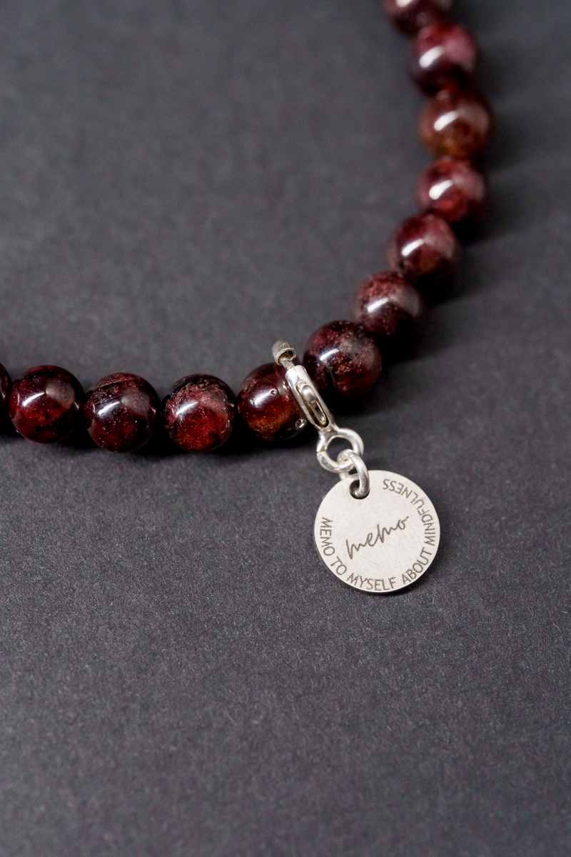 Браслет "Memo about Soulmate" из граната 6 мм с подвеской