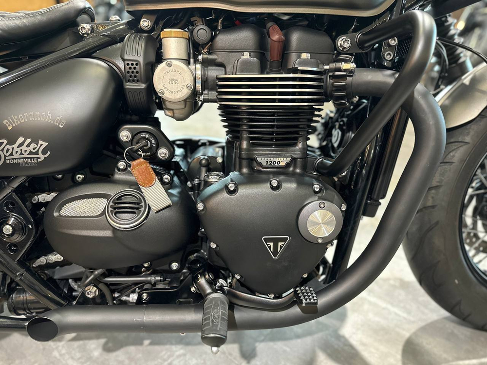 Triumph Bonneville BOBBER BLACK 2019