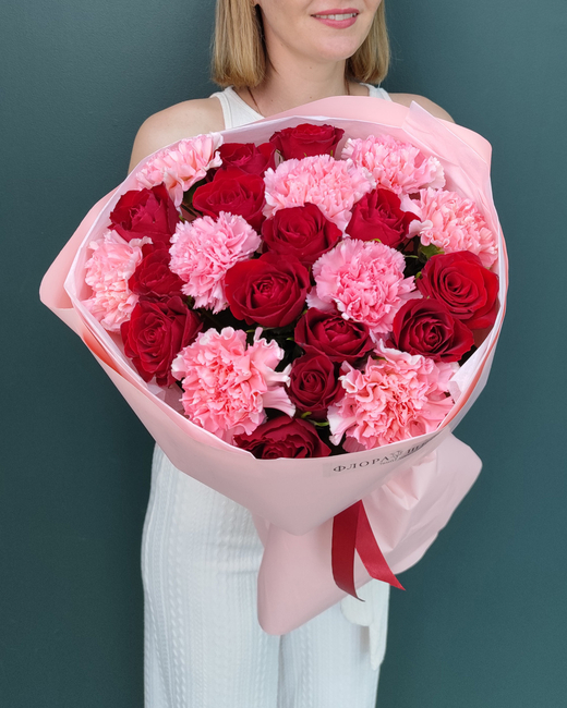 Букет из красной розы и нежного диантуса(00313)