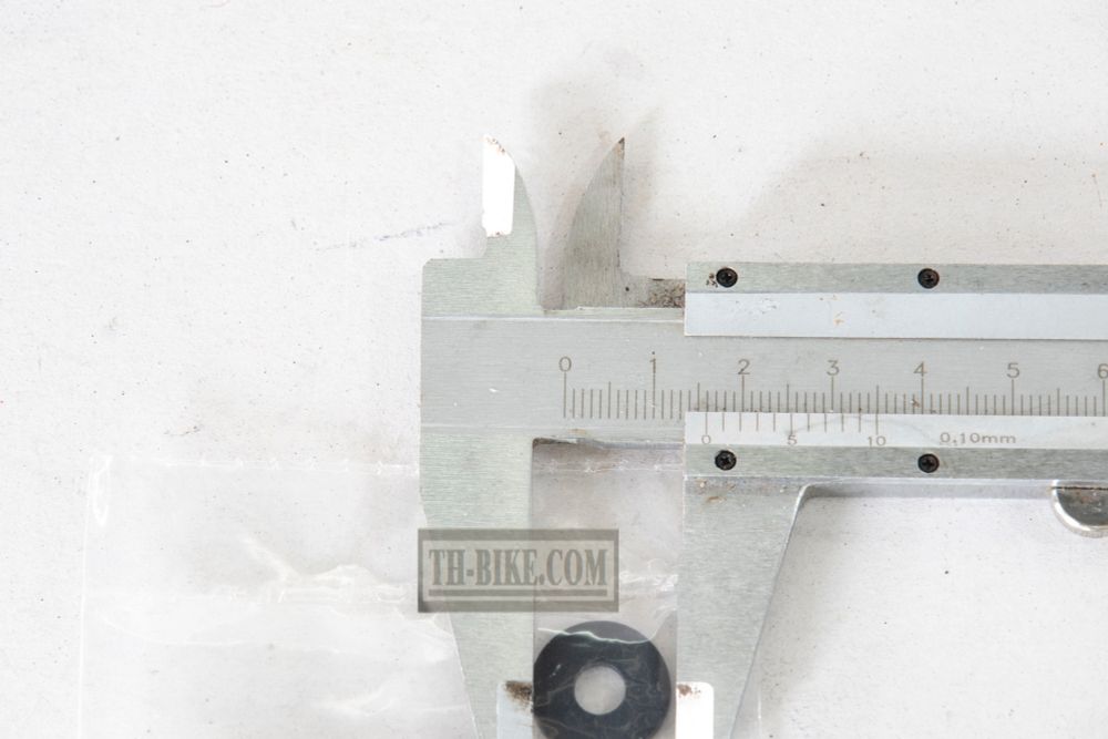 94103-05700. WASHER, PLAIN, 5MM