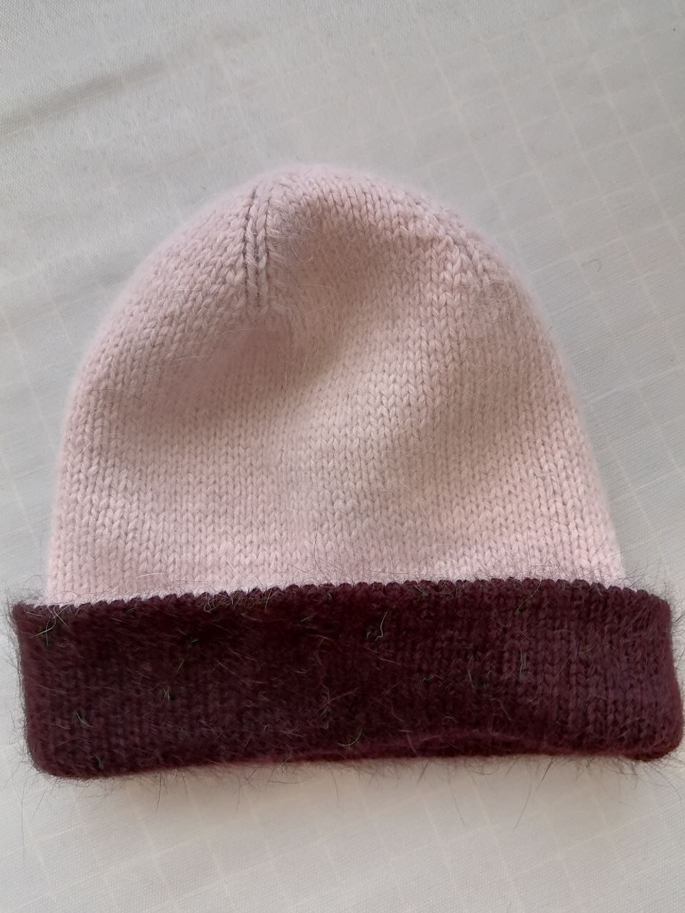 Шапка вязанная, женская, двухсторонняя.