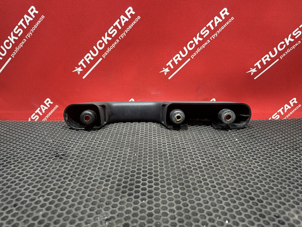 Ручка решетки радиатора левая