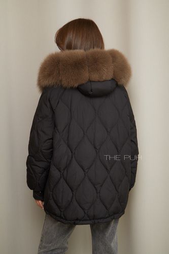 Черный-шоколадный стеганый пуховик с мехом из песца