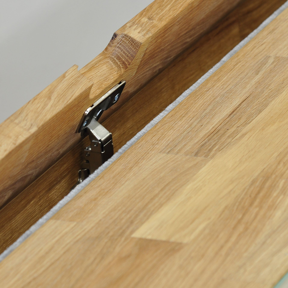 Тумба под телевизор Паво из дуба с подсветкой 140х42х50