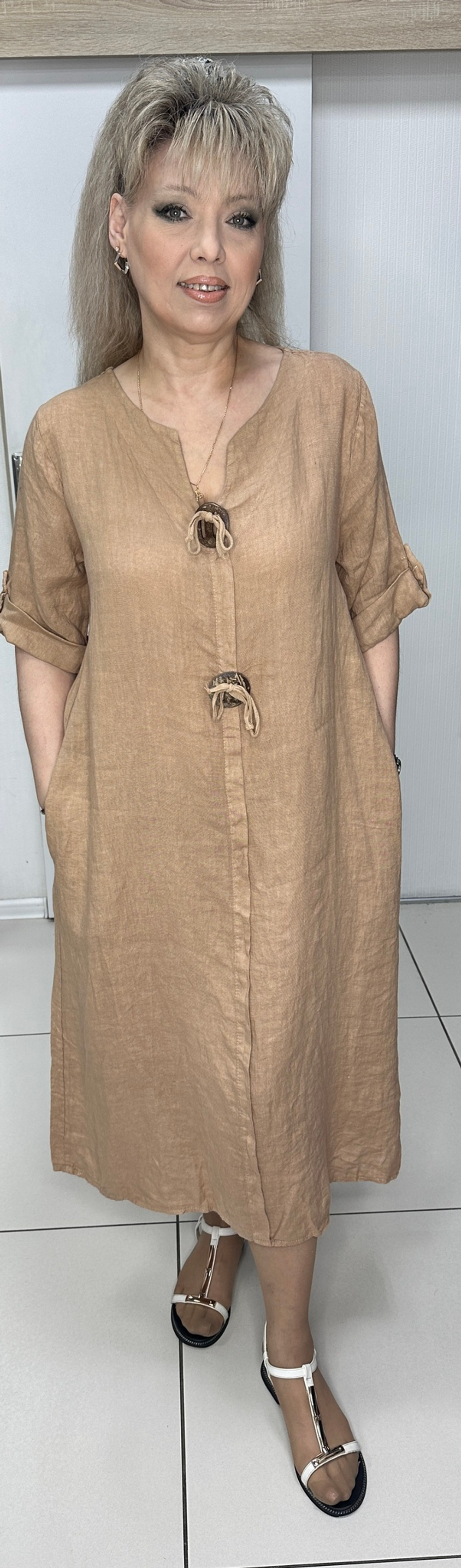 Длинное льняное платье с 2-мя пуговками и кармашками