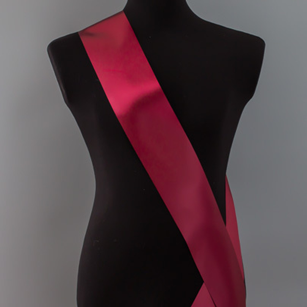 Лента наградная для конкурса красоты С НАНЕСЕНИЕМ. Цвет ленты БОРДО. Крепление булавка.