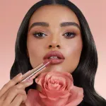 Матовая губная помада CHARLOTTE TILBURY Matte Revolution Refillable Lipstick - # Mrs Kisses (Golden Peachy-Pink)