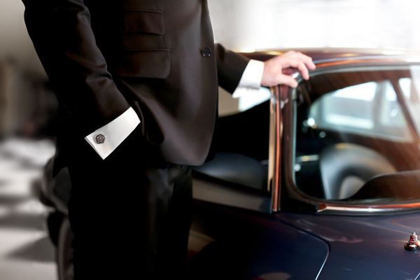 Что подарить мужчине на Новый год: ювелирные аксессуары, которые точно понравятся Что подарить мужчине на Новый год: ювелирные аксессуары, которые точно понравятся